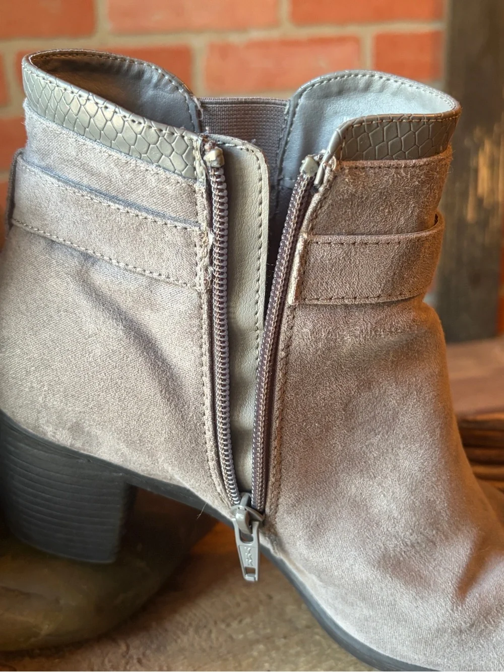 Croft & Barrow Women’s Terminal Grey Faux Suede Ankle Boots – Size 7.5 Medium